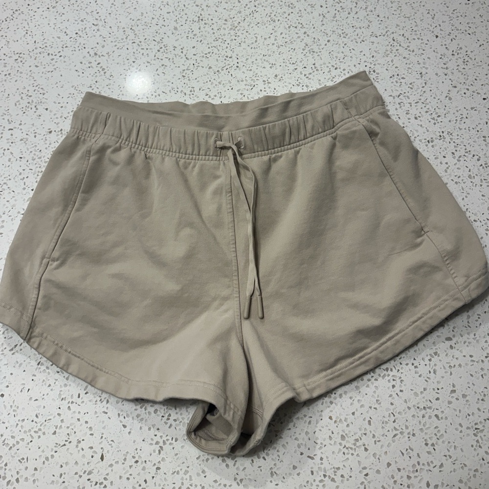 Lululemon Inner Glow High-Rise Short 3"